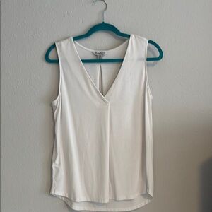 Tommy Bahama White Sleeveless V-Neck Blouse | Size Small